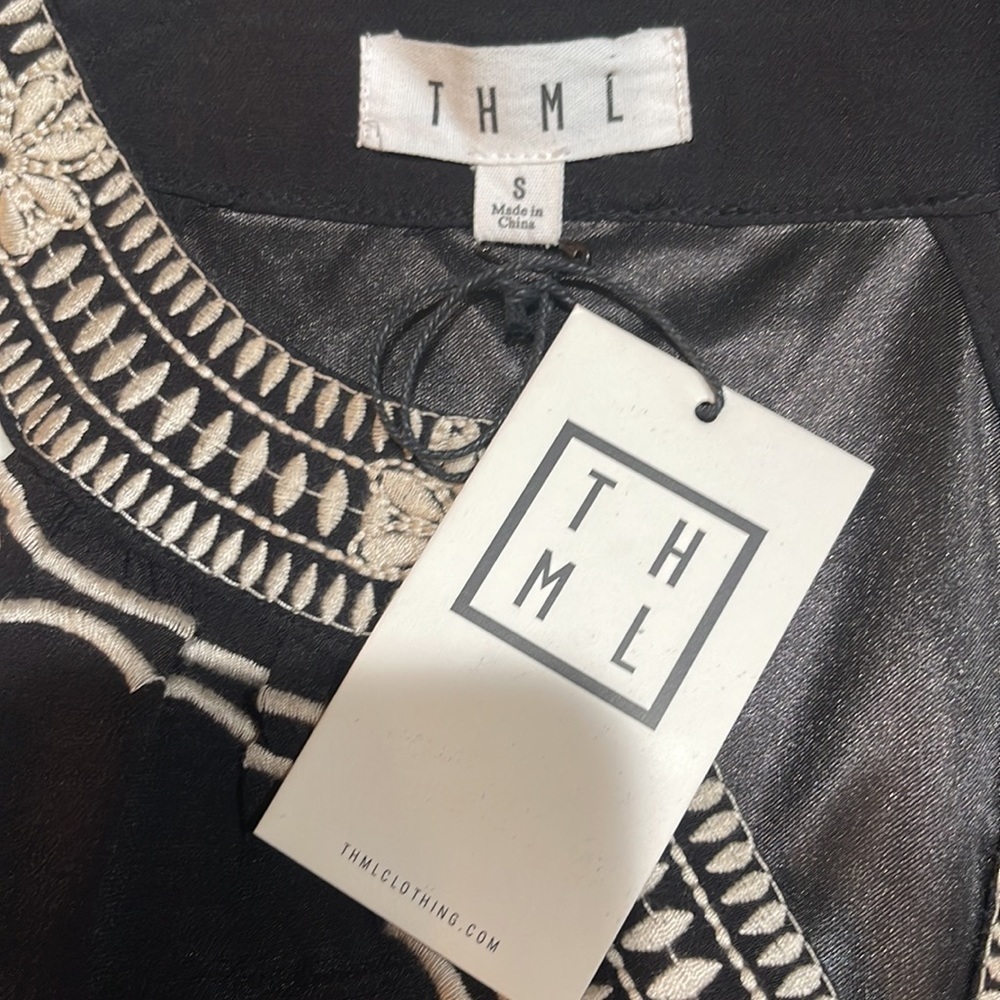 NWT THML Embroidered Sleeveless Shift Dress Black Cream SZ S - Picture 5 of 7
